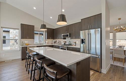 Mountain Art Retreat Ski Escape Hot Tub Games - Foto 10