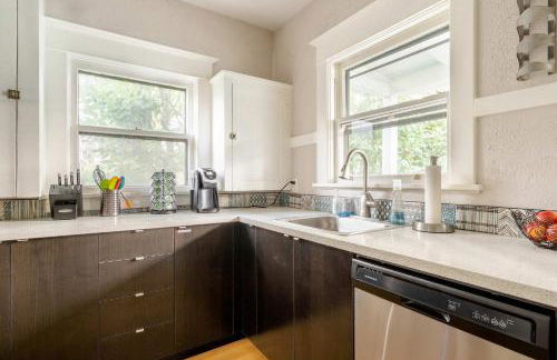 Stay Portland - Portland Classic - Parks, Eateries & Local Shops - Photo 13