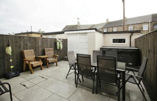 Amazing sea views and hot tub - Photo 33