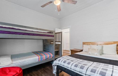 Cozy Downtown Seneca Bungalow - Foto 6