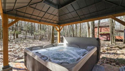 Hot Tub + Sauna + Deck + Firepit + Beach Access + Near Dining Grateful Escape by Avantstay - Foto 4, Other