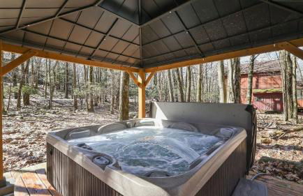 Hot Tub + Sauna + Deck + Firepit + Beach Access + Near Dining Grateful Escape by Avantstay - Foto 4