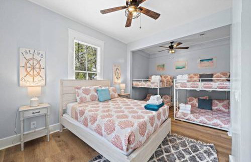 Cozy Home Near Downtown with a Pool and Fire Pit - Foto 16