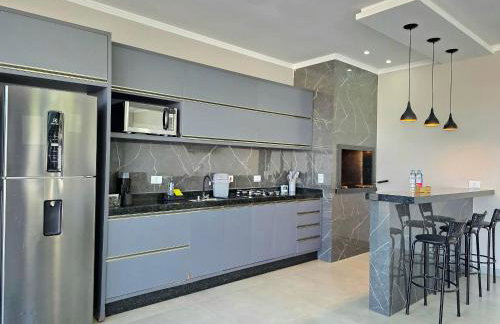 Casa novíssima com piscina ao lado do Centro - Foto 4