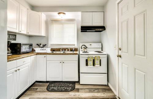 4 Mi to Dtwn Rochester: Charming Apt w/ Patio! - Foto 11