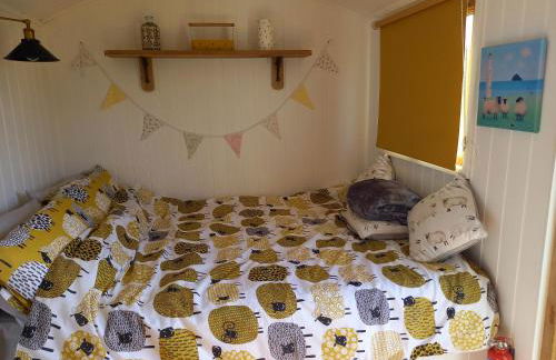 Under the Stars Shepherds Huts at Harbors Lake - Photo 5