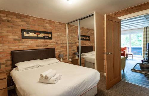 Denstone, woodland lodge with hot tub for 8 - Foto 44