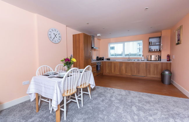 Meridian Bay Apartment - Photo 3