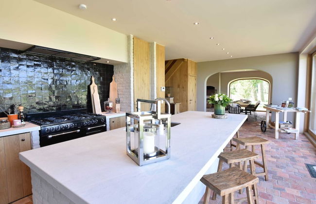 Beautiful Holiday Home With Terrace, Garden - Foto 12