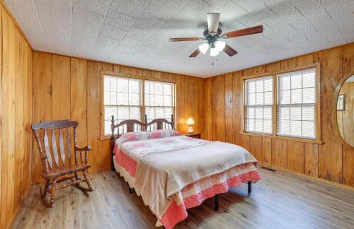 Authentic Log Cabin in Pineville ~ 2 Mi to River! - Foto 11