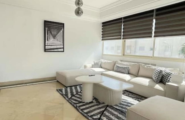 Black White Modern Spacious - Foto 1