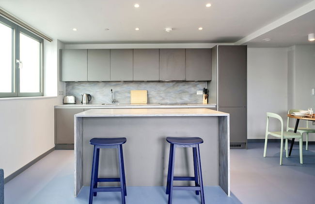 Elegant Two-bedroom Apartment in Vibrant Poplar - Foto 13