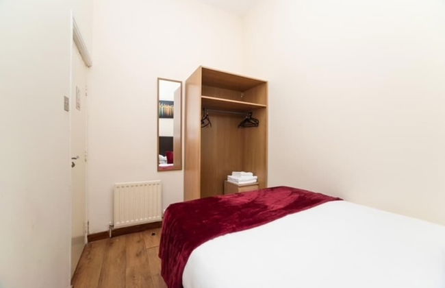 Cityscape Retreat in Newcastle - Photo 5