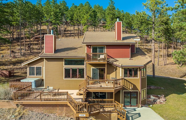 Peaceful Pines 5 BR Home with Jacuzzi - Foto 1