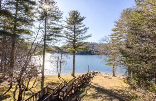 Enchanting Cabin with Breathtaking Sunset and Lake Views in North Carolina - Photo 21