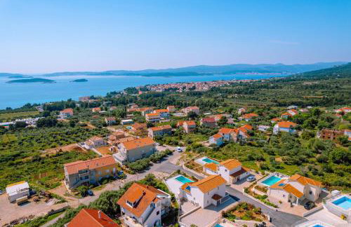 Villa Mirage with Private Heated Pool - Photo 33