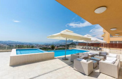 Gorgeous Home In Mravince With Sauna - Photo 18