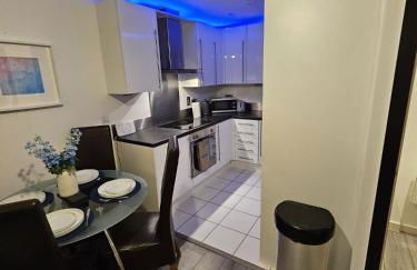 Lavish London Apartment - Secure with parking - Foto 8