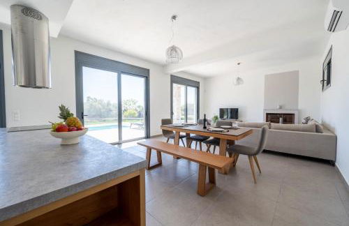 Villa & Stone House with Pool, 10 Mins to Skala Eressos Beach - Foto 76