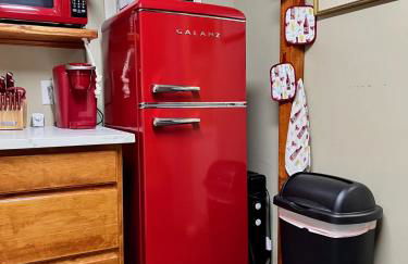 Casita with Swimming Pond & Sand Volleyball Access - Foto 4