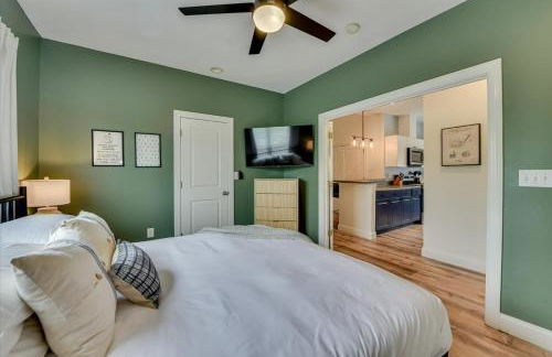 Renovated 2BR by Riverwalk & Medical District - Foto 16