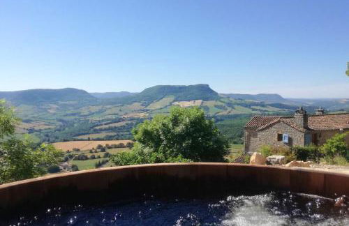 Maison charmante à Saint-Georges-de-Luzençon avec jacuzzi - Foto 9