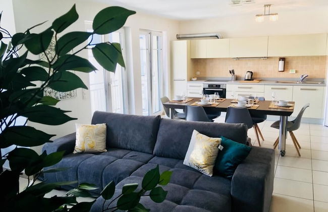 Large Art Deco Flat 100m2 in City Center - Parking - Photo 1