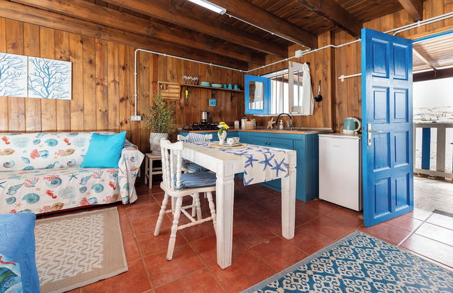 Wooden Cabin Next to the Beach - Foto 13