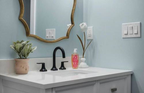 NEW! High-end Manchester Home w/ a hot tub - Foto 43