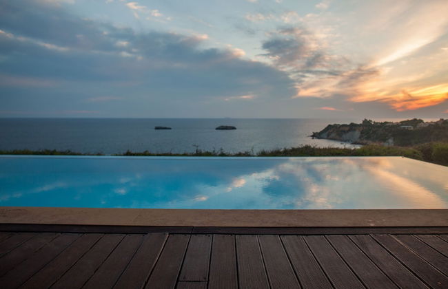 Absolute Villa by Stylish Stays - Photo 65