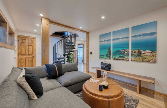 Lake View, Firepit, Game Room Remodeled Lake Tahoe Luxury Cabin by Avantstay - Foto 65
