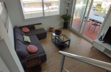 Atico of 3 rooms, total 130m² just for you with a 60 m² terrace, swimming pool, mountain and marina view. - Photo 8