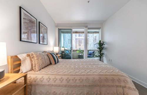 Stylish 2BDR & 2BTH - 15 mins walk to the beach! - Foto 23