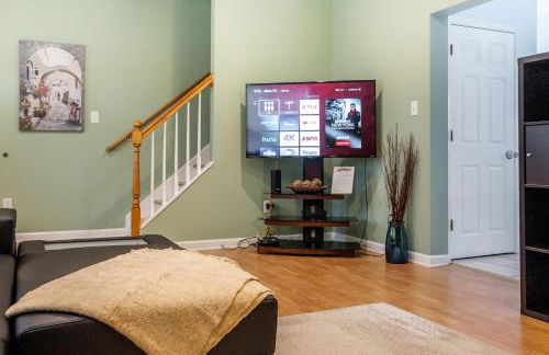 Cozy condo with yard and patio. Long-stay discount available - Foto 25