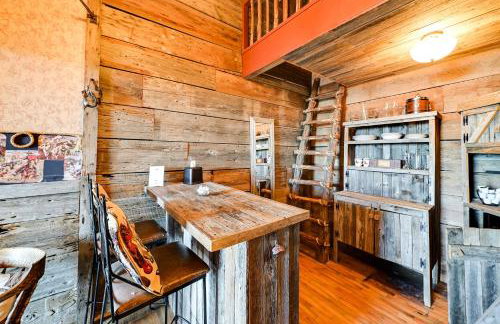 Western-Themed Decatur Studio on Main Street! - Foto 7