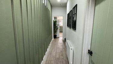 ResiLets - Plessey Road House, Large, Modern Home - Foto 3