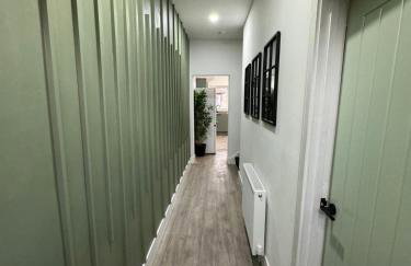 ResiLets - Plessey Road House, Large, Modern Home - Foto 3