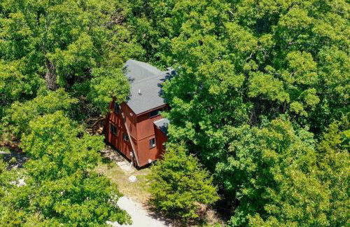 Hot Tub and Barrel Sauna! Lakefront Innsbrook Chalet - Foto 37