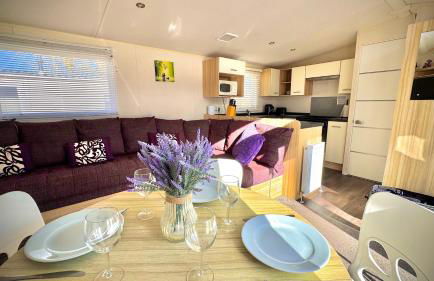 Marton Mere - 3 Bedroom Caravan- by Holiday Homes - Photo 1