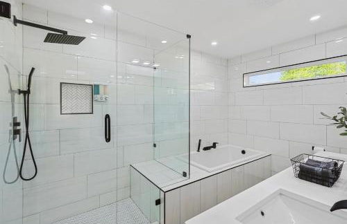 3-BD 3-BA Bungalow ft Backyard w Deck & Firepit - Foto 23