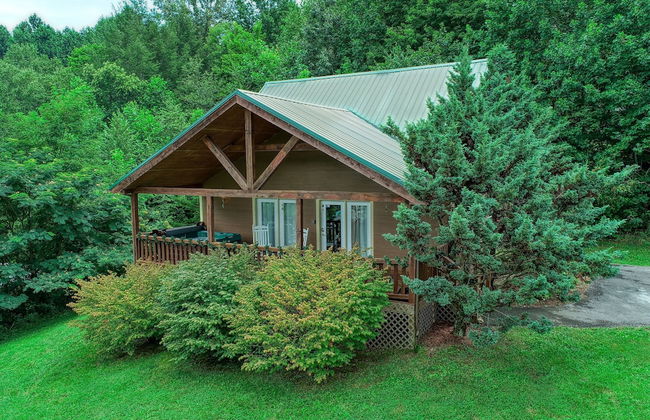 Smoky Mountain Getaway 3 Bedroom Cabin by RedAwning - Photo 26