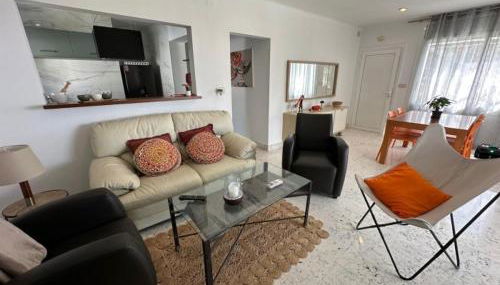 Preciosa casa con piscina desbordante y vistas al mar - Photo 3