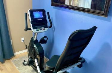 Entire house with Four Bedrooms, Hot Tub, BBQ, Private Backyard, FREE WiFi and Parking, near Seattle, EV - Foto 20