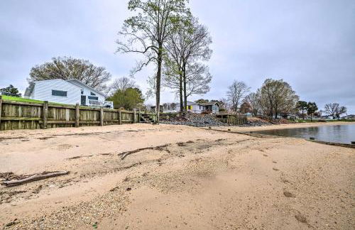 Waterfront Cottage with Private Beach and Deck! - Foto 24