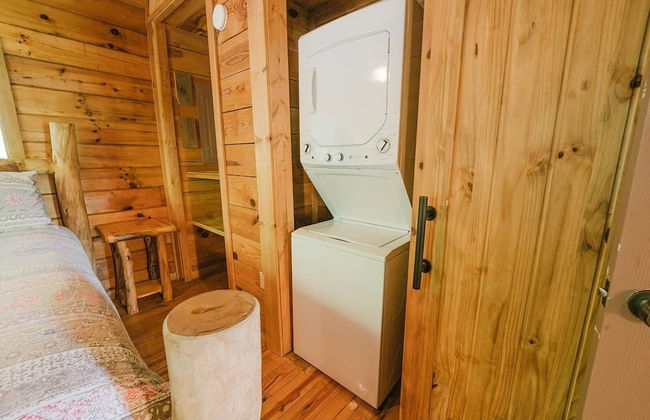 J Willy's Refuge 2 Bedroom Cabin by RedAwning - Photo 6