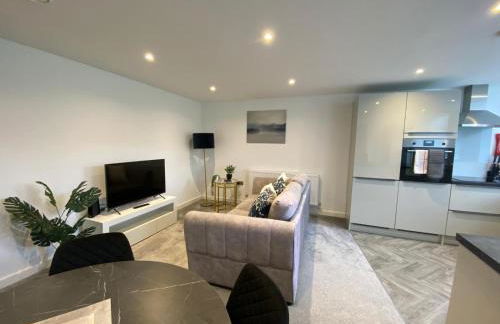 2-Bedroom Contractor Stay - Gated Parking & Fast WiFi - Photo 36