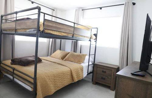 GREAT Luxe House NEAR Downtown & Marina in Miami - Photo 47