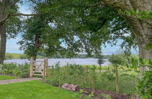 Waters Edge, Talkin Tarn, a luxurious bungalow with stunning views over the tarn - Foto 29