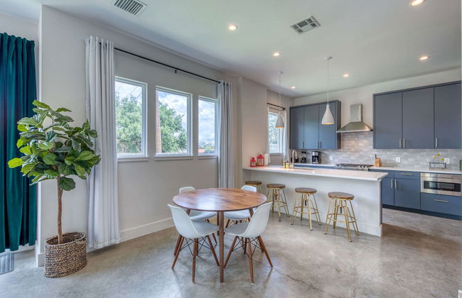 Contemporary Home Centrally Located Near Soco & DT - Foto 15