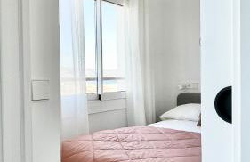 Apartament estilós i renovat a primera línia, amb vistes privilegiades! - Foto 2